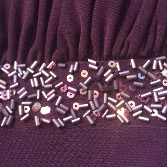 Caché Ruffle Gown - Picture 5 of 6